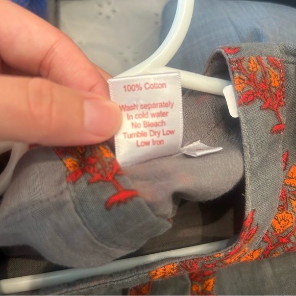 3/$30 🛍️ Charming Kids Floral Dress in Gray and Orange - Picture 4 of 5